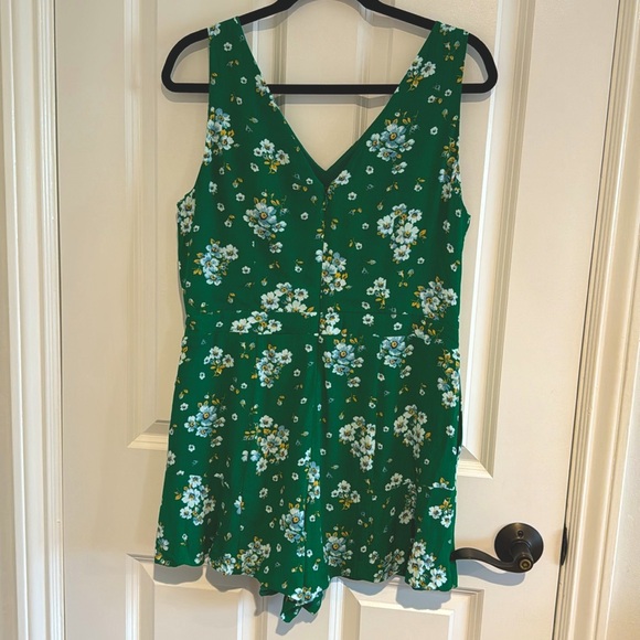 One Piece Short Romper - Picture 2 of 5